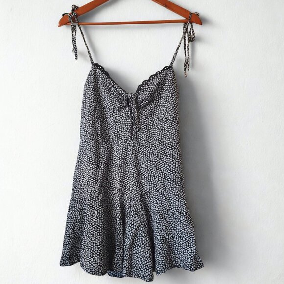 Streetwear Society Women Tie Sleeves Romper Size M Black w/ Star Print - Picture 1 of 12